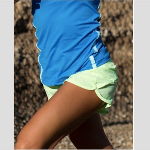 Lululemon Run: Speed Short in
Faded Zap. Size 2.
Pristine Condition. - Picture 9 of 9